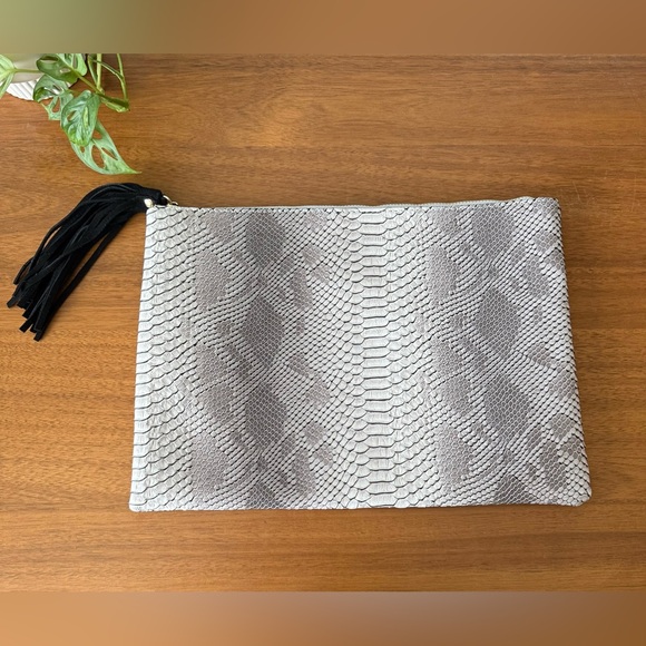 3AM Forever Chic Faux Snakeskin Large Clutch Gray White Black Suede Tassel - Picture 2 of 10
